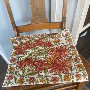 April Cornell Chrysanthemum Cotton Napkins in Red, Green & Cream